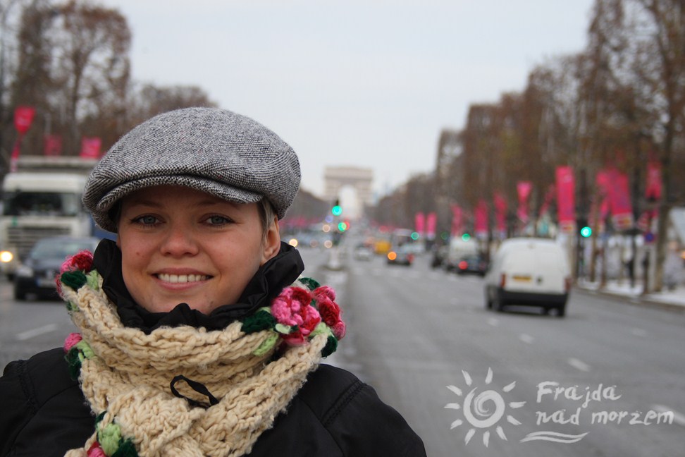 Champs Elysees o poranku