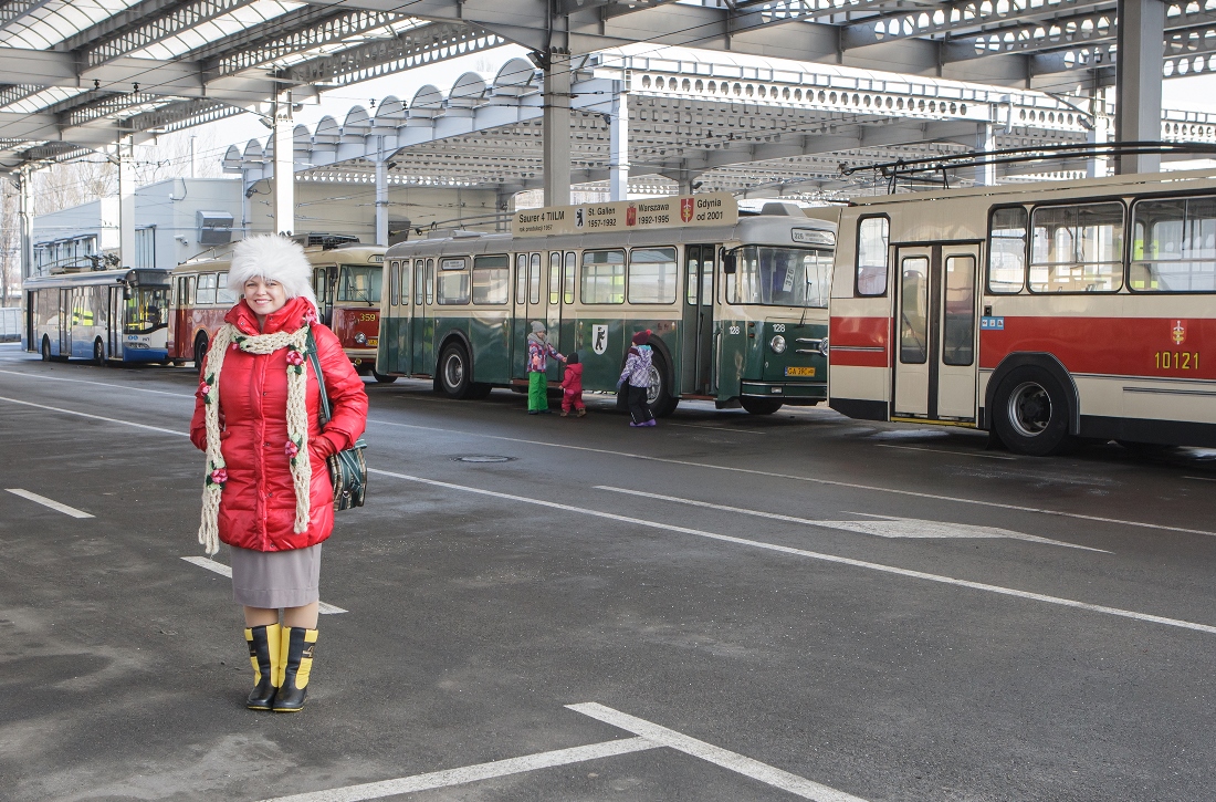 Z AUTOBUSEM NA SESJI ZDJĘCIOWEJ