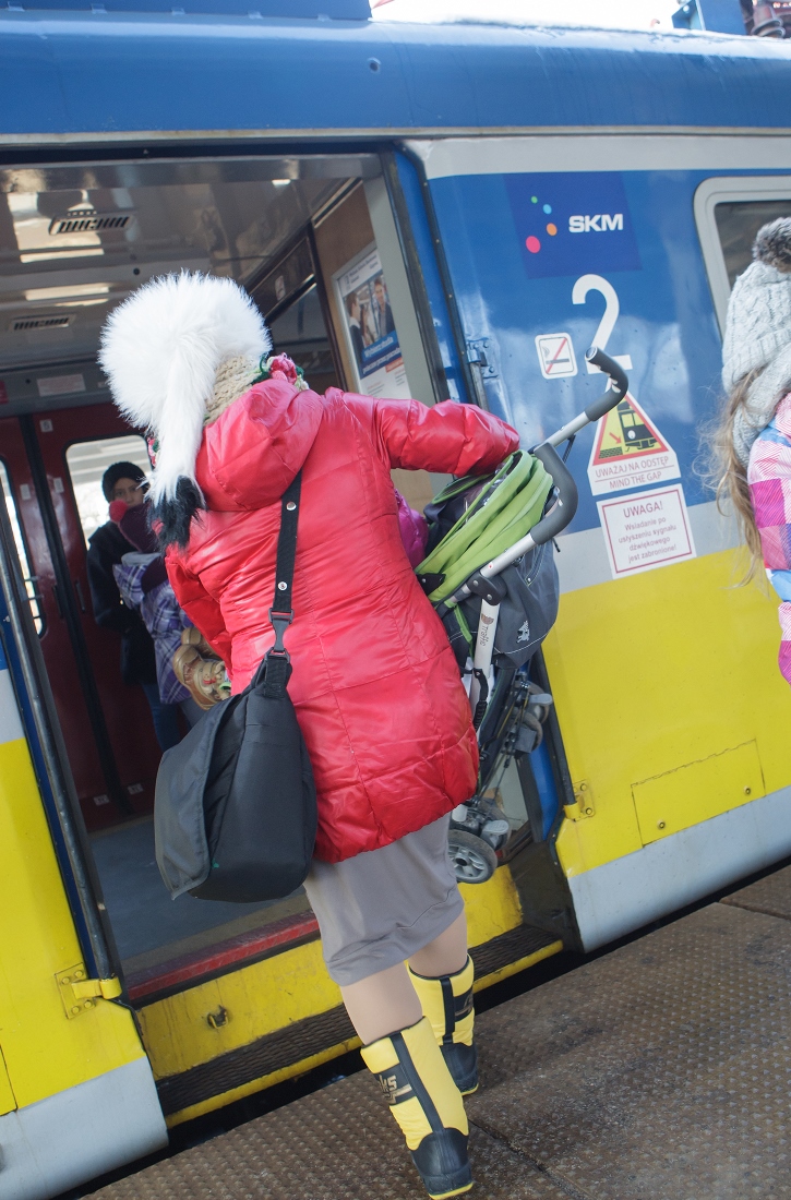 Z autobusem na sesji zdjęciowej - Kolejka SKM