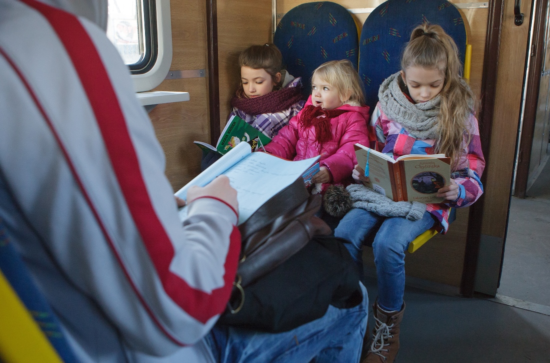 Z autobusem na sesji zdjęciowej - Kolejka SKM