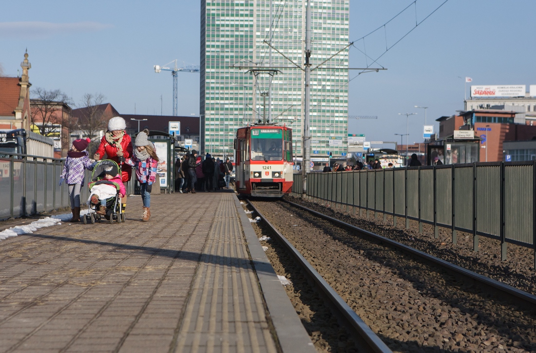 Z autobusem na sesji zdjęciowej - Gdańsk