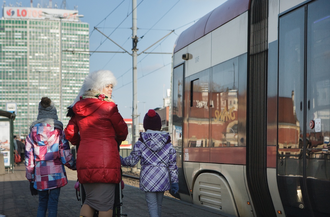 Z autobusem na sesji zdjęciowej - Gdańsk