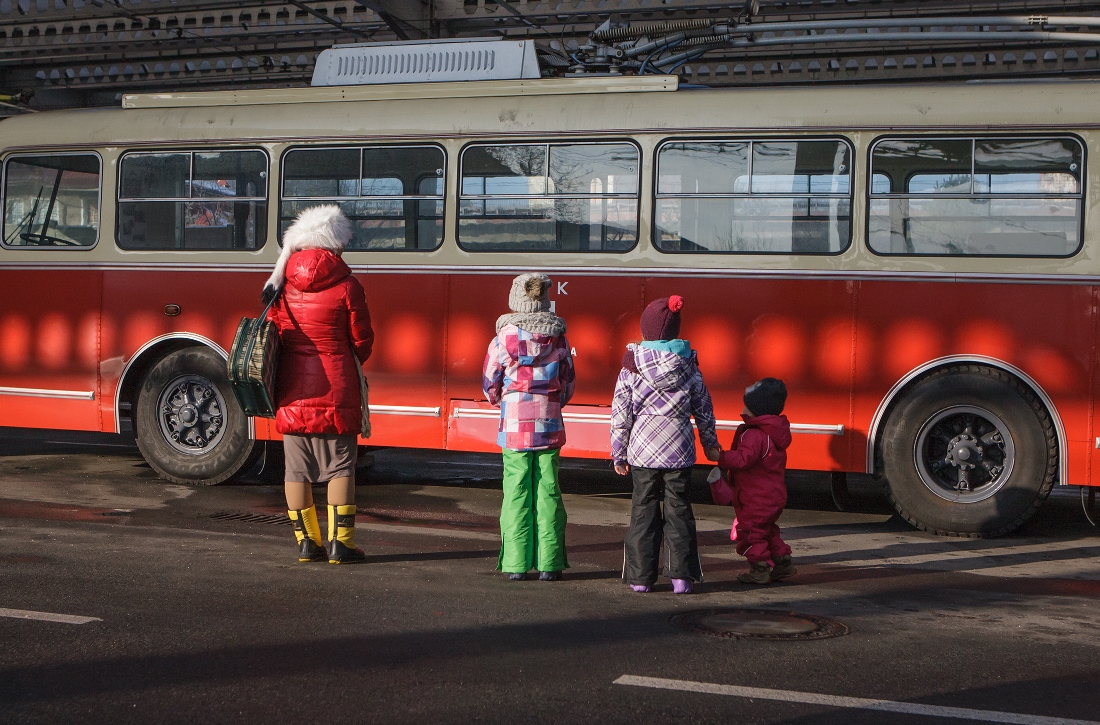 Z autobusem na sesji zdjęciowej - w zajezdni trolejbusowej