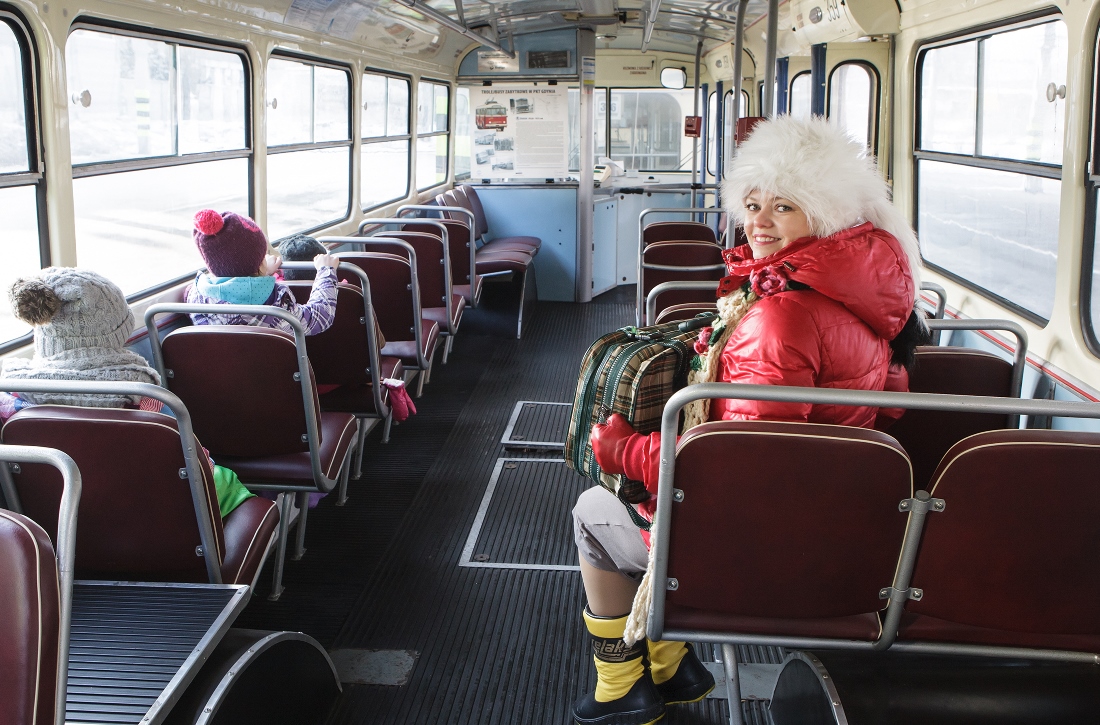 Z autobusem na sesji zdjęciowej - w zajezdni trolejbusowej