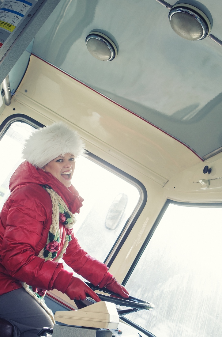 Z autobusem na sesji zdjęciowej - w zajezdni trolejbusowej