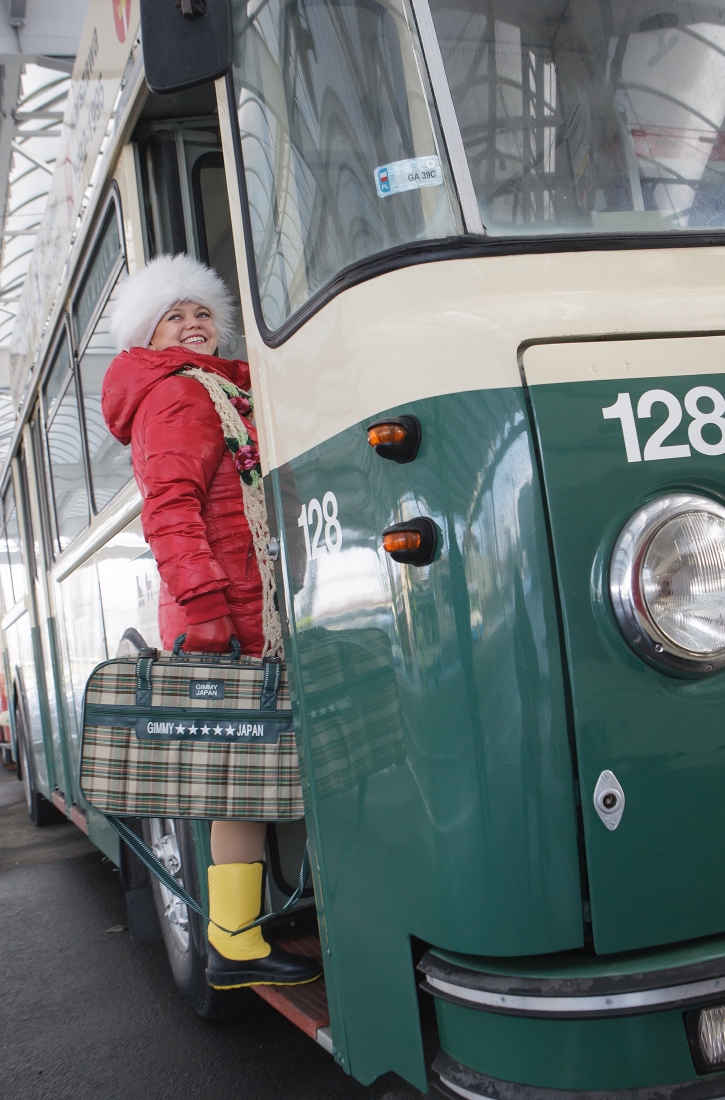 Z autobusem na sesji zdjęciowej - w zajezdni trolejbusowej