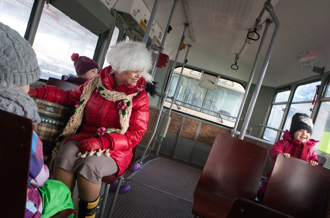 Z autobusem na sesji zdjęciowej - w zajezdni trolejbusowej