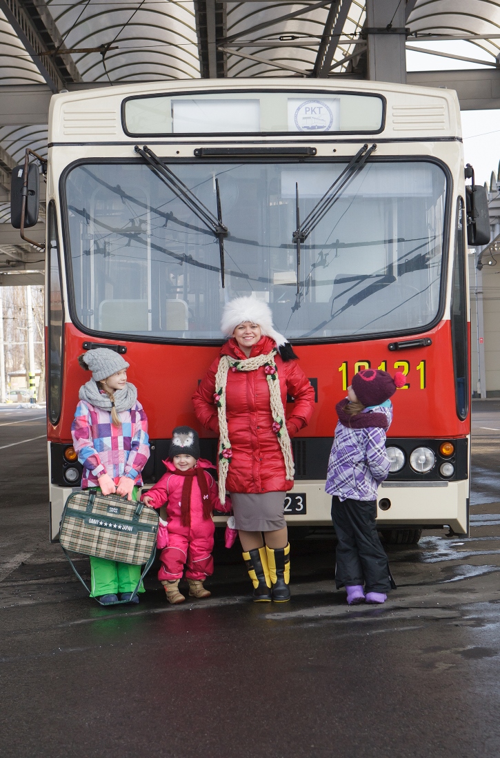 Z autobusem na sesji zdjęciowej - w zajezdni trolejbusowej